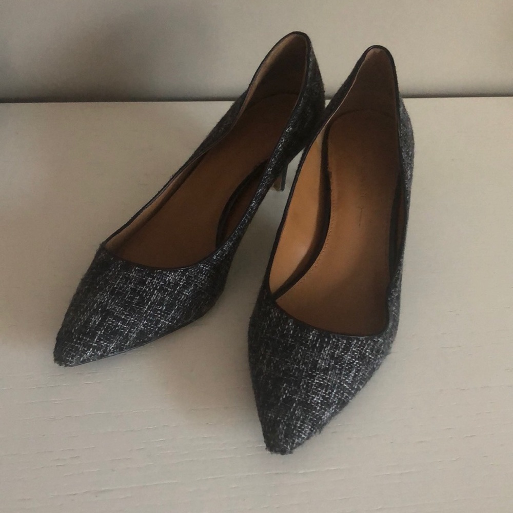 Banana Republic Tweed Pumps